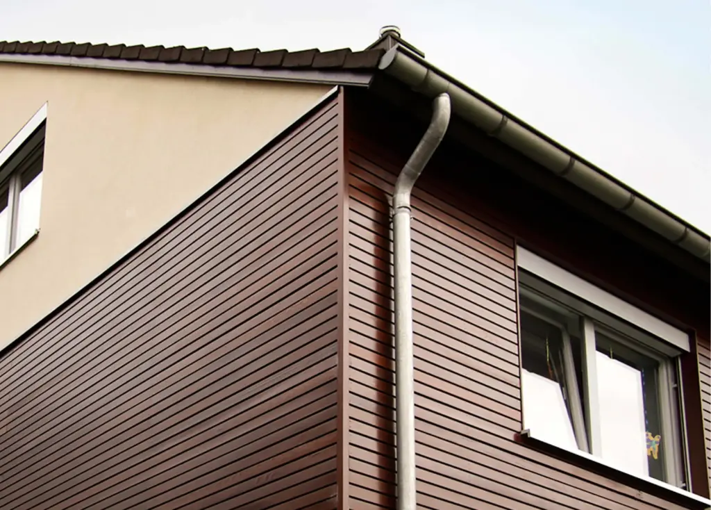 Holzfassade mit moderner Fassadenverkleidung im Außenbereich von Schreinerei Engelmann